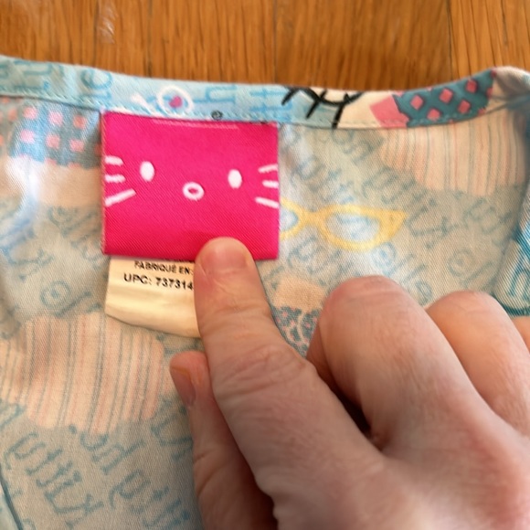 Medium hello kitty scrub top great condition - Picture 5 of 5